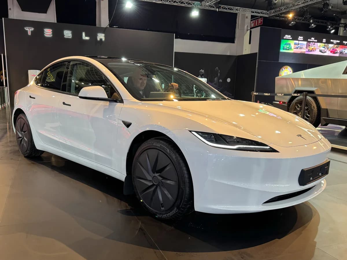 2026 Tesla Model 3 - Image 9