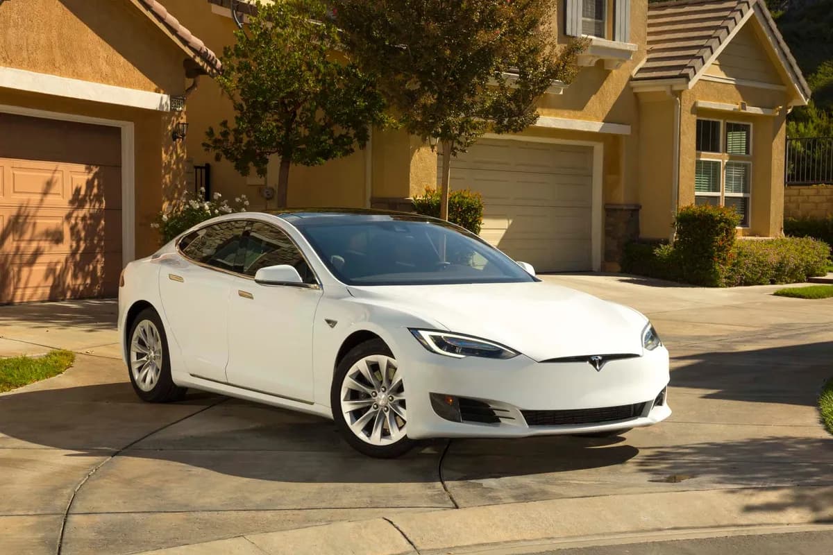 2016 Tesla Model S - Image 8