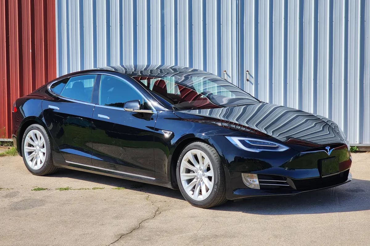 2016 Tesla Model S - Image 10