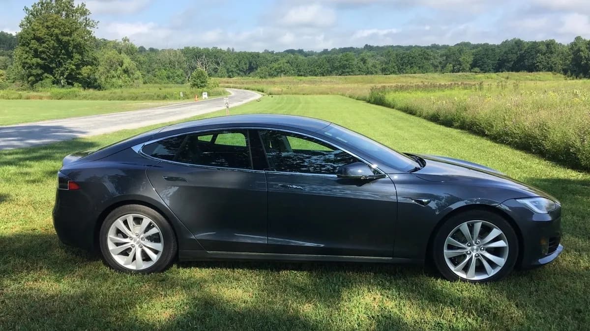 2017 Tesla Model S - Image 8