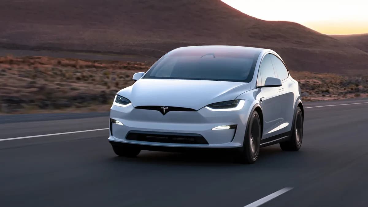 2025 Tesla Model X - Image 4