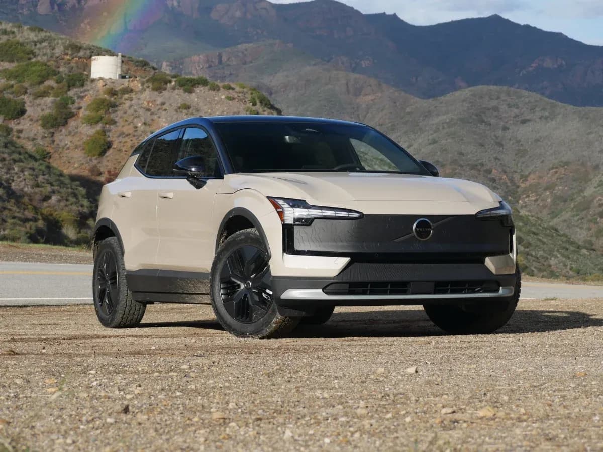 2025 Volvo EX30 - Image 2