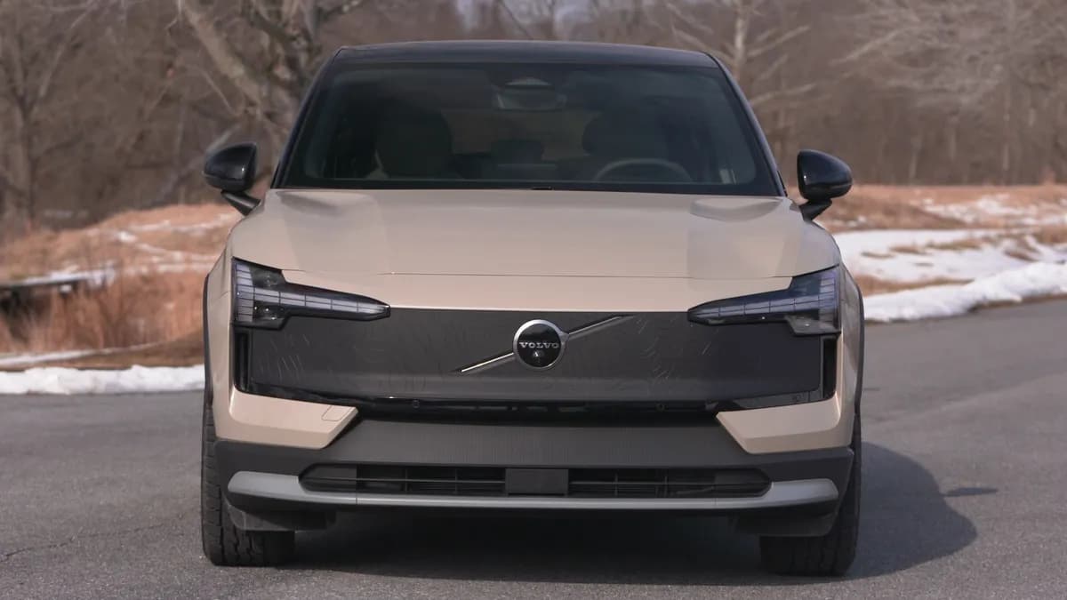 2025 Volvo EX30 - Image 3