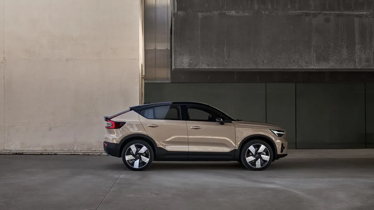 2025 Volvo EX40 - Image 5