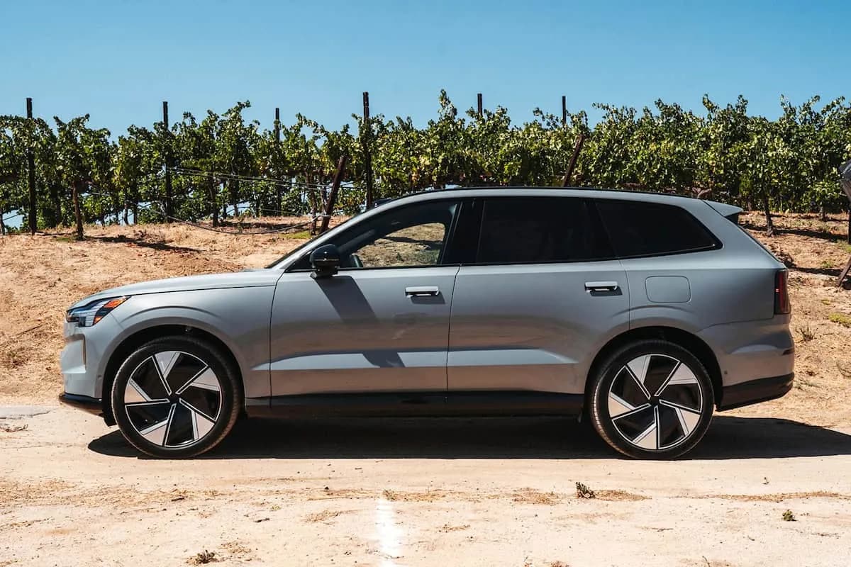 2025 Volvo EX90 - Image 4