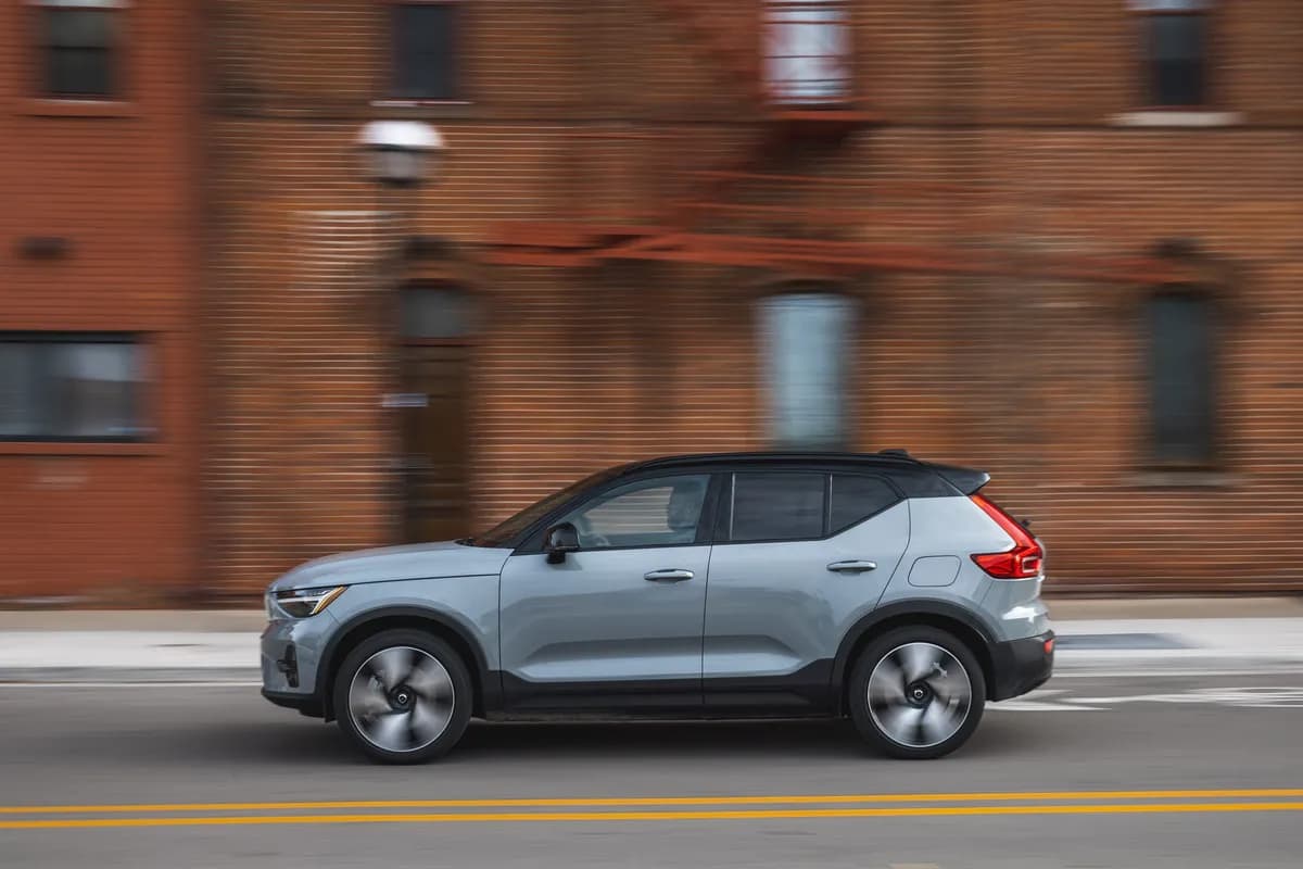 2022 Volvo XC40 Recharge - Image 2